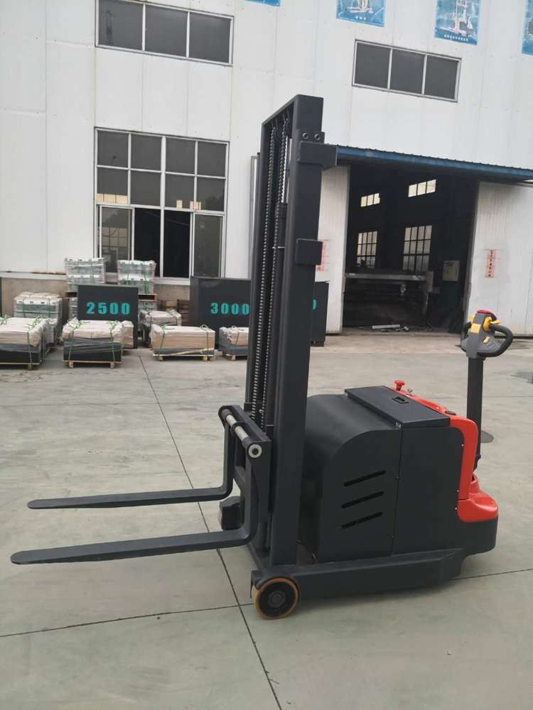 步行平衡重式电动堆高车